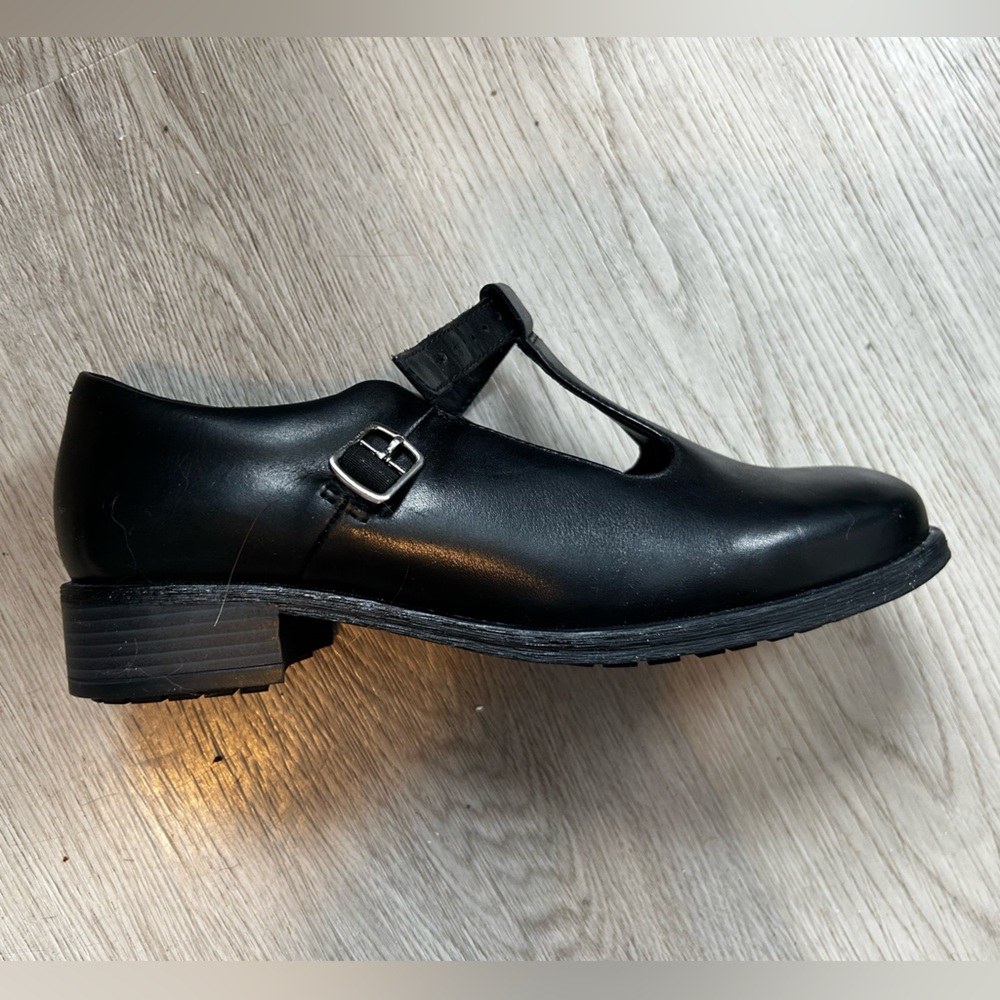 Clarks Black Leather T-Strap Mary Jane Loafers